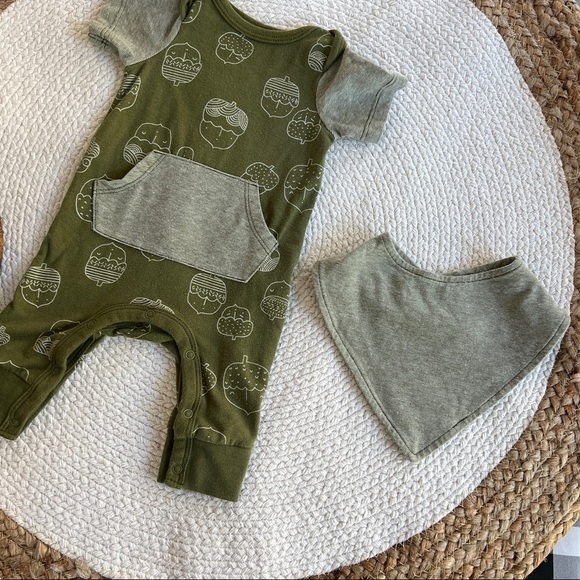 Cat & Jack Romper & handkerchief bib - Picture 4 of 5